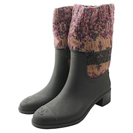 Chanel Botas de chuva verde oliva com acabamento em tricô