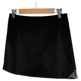 Falda Mini Re-Nylon Negra Big Triangle Logo de Lujo Biarr para Mujeres - Prada
