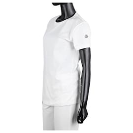 Moncler Logo Patch T-Shirt mit kurzen Ärmeln - Off White