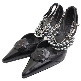 Chanel Scarpe T-Strap Camelia Perla Nera