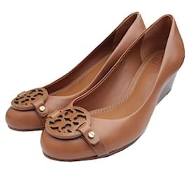 Tory Burch Karamell Logo Keilabsatzschuhe