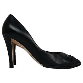 Salvatore Ferragamo Scarpe aperte in pelle nera per donne