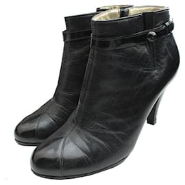 Chanel Botines de cuero negro