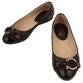 Salvatore Ferragamo Scarpe Flat in Pelle Nera con Logo Gancini
