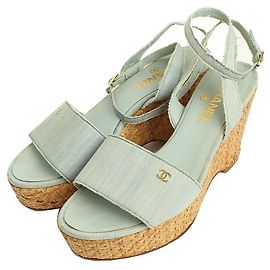 Chanel Sandali wedge intrecciati con logo CC in denim dorato