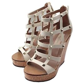 Valentino Scarpe con tacco a cuneo Rockstud dorate