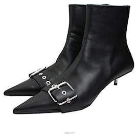 Balenciaga Botines de cuero negro con hebilla