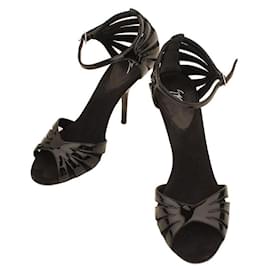 Giuseppe Zanotti Schwarze Lackleder-Sandalen mit Riemen