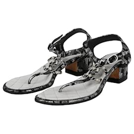 Chanel Sandali con cinturino logo CC Taglia