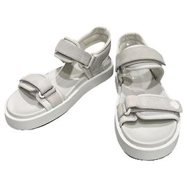 Loro Piana Sandali da donna in suede con velcro Waikiki