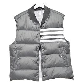 Thom Browne Chaleco acolchado de nylon mate con relleno de plumón