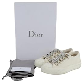 Arbeit und Sneakers - Dior