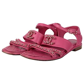 Chanel Taglia del sandalo con catena