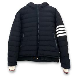 Thom Browne Chaqueta acolchada con capucha de tres rayas