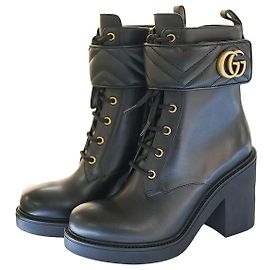 Gucci Botas de cuero acolchadas para mujer negras