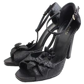 Gucci Scarpe T-Strap in Pitone Nero