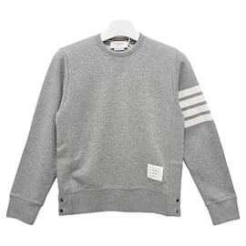 Klassischer Sweatshirt mit asymmetrischem Armreif in Hellgrau - Thom Browne