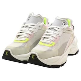 Louis Vuitton Sneakers Run Gray