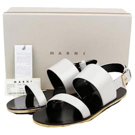 Marni Taglia sandali con listini