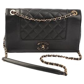 Borsa Chanel Mademoiselle Double Flap in pelle di agnello nera