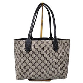 Sac tote réversible en toile enduite GG Supreme beige/noir de GUCCI