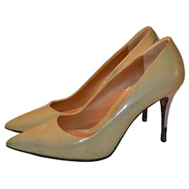 Fendi Pumps aus Lackleder beige Größe 36