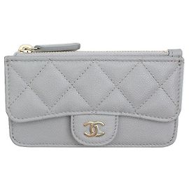 Chanel Portafoglio con zip in caviar morbido grigio chiaro classico con finitura argento