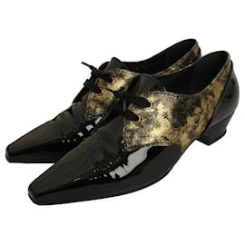 Mocassino Goldie in vernice nera con lacci - Chanel
