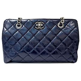 Chanel Borsa a spalla in pelle di vitello con catena