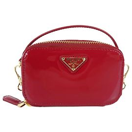 Prada Borsa a tracolla in pelle verniciata con catena