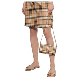 Burberry Controlla il portafoglio con tracolla a catena