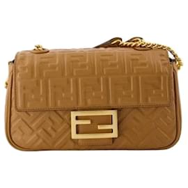 Fendi Borsa Baguette Chain Midi in Pelle Napa