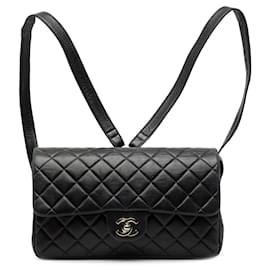Schwarzer mittlerer Rucksack aus gestepptem Lammleder von Chanel