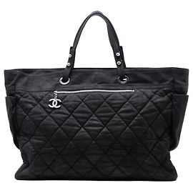 Borsa tote Paris Biarritz in tela rivestita trapuntata nera XL di Chanel