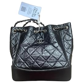 Borsa a secchiello Chanel Gabrielle in pelle nera