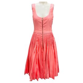 Vestido de cóctel de seda plisada sin mangas rosa Christian Dior con cremallera completa