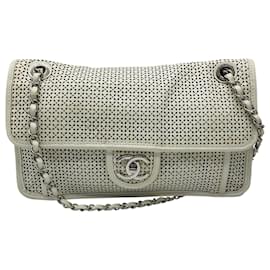 Borsa a tracolla Chanel in pelle perforata bianca Up In The Air con hardware argentato