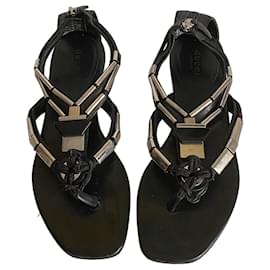 Sandali piatti Gucci in pelle nera con dettagli argentati