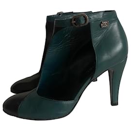 Zapatos de tacón de cuero bicolores Chanel