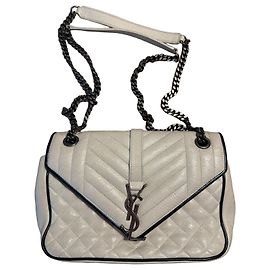 Saint Laurent Borsa College Chevron in pelle bianca