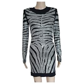 Vestido Balmain negro, strass y patrones de cebra