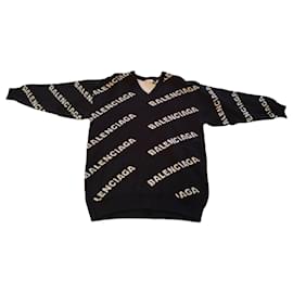 Schwarzer Wollpullover von Balenciaga, weiße Aufschriften