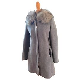 Claudie Pierlot Abrigo gris con cuello de piel