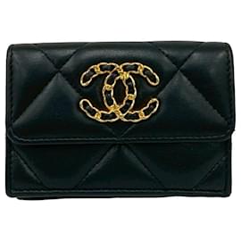 Chanel 19 Coco Mark Lammnappa Tri-Fold Geldbörse
