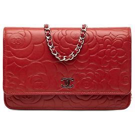 Portafoglio Chanel in pelle di agnello goffrata CC rossa Camelia con catena
