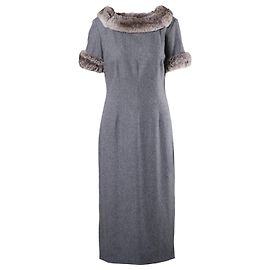 Autre Marque Vestido em mistura de lã cinza Collection Privée com gola e punhos de pelúcia falsa