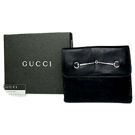 Carteira de couro envernizado Gucci vintage com detalhe de ferradura preta