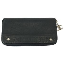Chanel Lange Brieftasche aus schwarzem genarbtem Kalbsleder