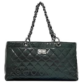 Borsa tote in pelle verniciata verde Chanel