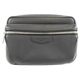 Borsa a spalla esterna Taiga di Louis Vuitton